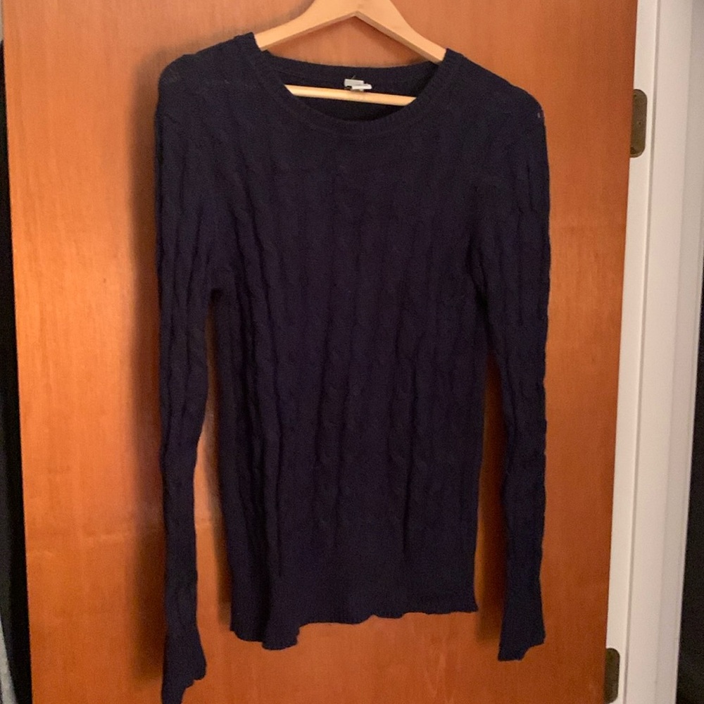 EUC- classic cable knit sweater